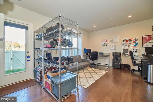 Building Photo - 20055 Old Line Terrace