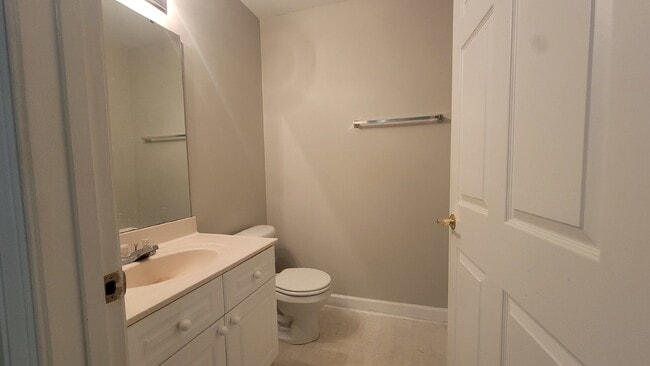 Building Photo - Fantastic three-bedroom three, three-bathr...