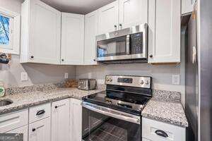 Building Photo - 2501 Fairway Oaks