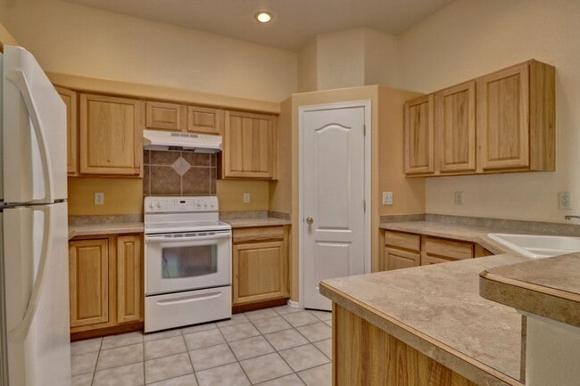 Building Photo - 2305 Santo Domingo Ave