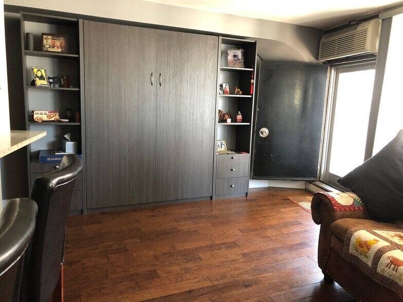sitting room - 300 N State St