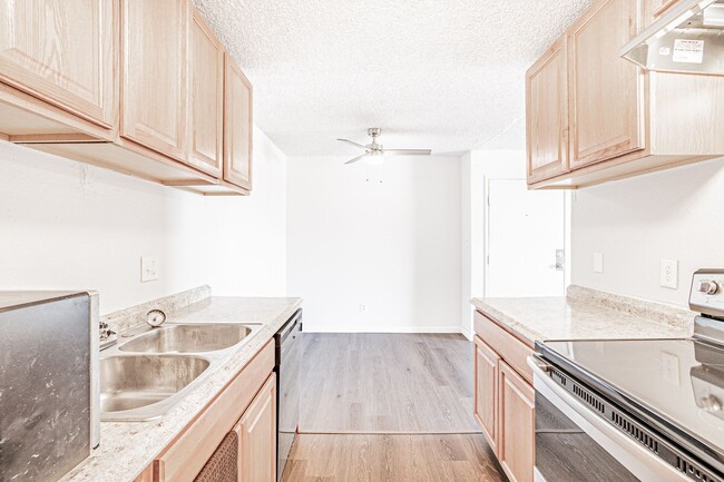 Building Photo - Vibrant Newly Remodeled 2 Bed 1 Bath Condo...