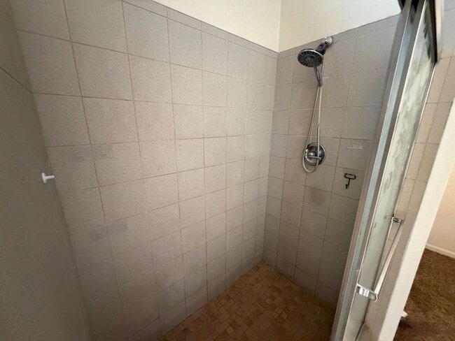 Building Photo - 837 N Oak Ct
