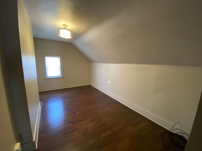 Building Photo - 2211 Neil Ave