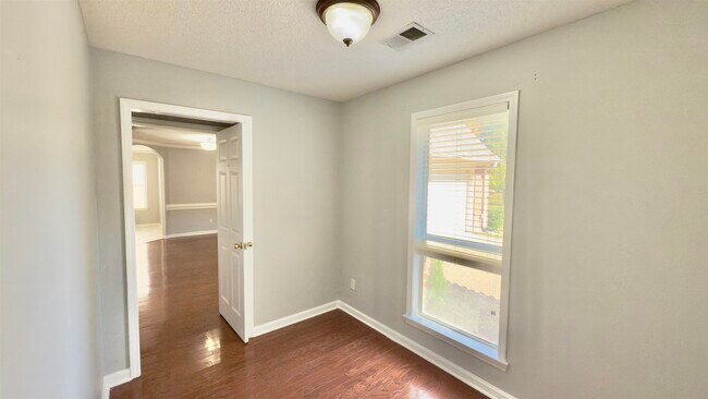Building Photo - 4605 Park Side Dr