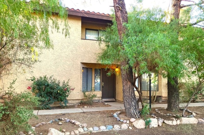 Building Photo - AFFORDABLE TOWNHOME IN TEMPE!!