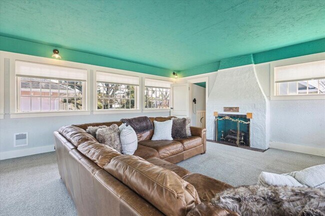 Building Photo - 3702 Audubon Pl