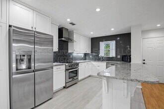Building Photo - 2110 Augusta Dr