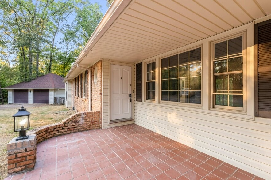 Building Photo - 105 Dogwood Blvd