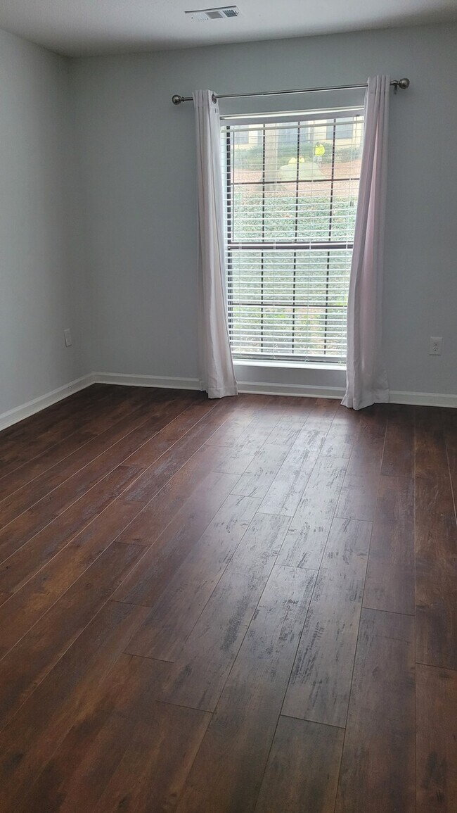 Building Photo - 2 bedroom 2 bath Condo in Lenox Heights, o...