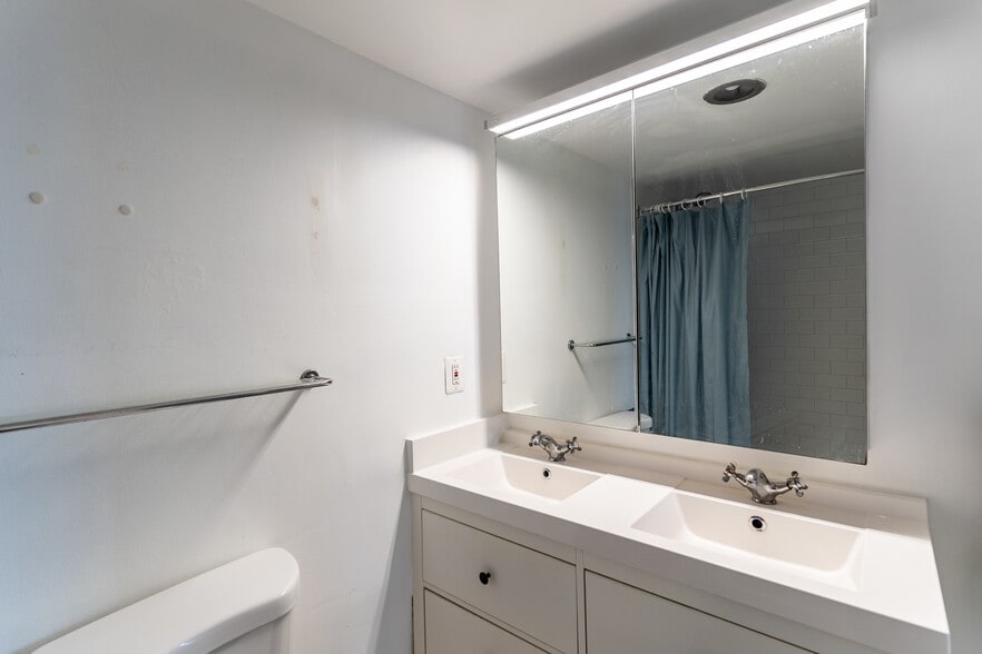 Building Photo - 2030 F St NW