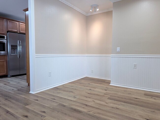 Building Photo - Charming 3BR / 2BA house in Altadena, located on a spacious corner lot in West Altadena.