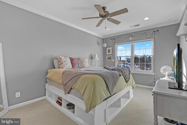 Building Photo - 21855 Locomotive Terrace