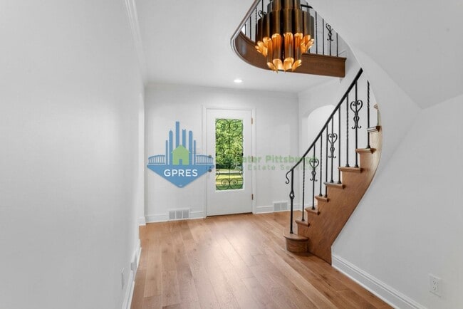 Building Photo - Elegant Fox Chapel 4-Bedroom, 3.5-Bath Home