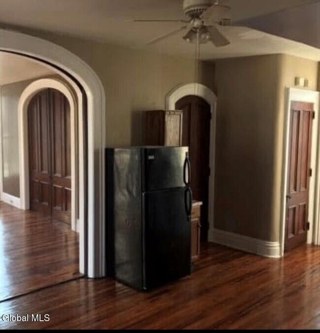 Building Photo - 821 23rd St