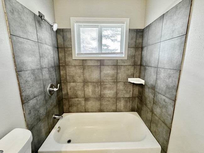 Building Photo - 3383 Seaforth Dr