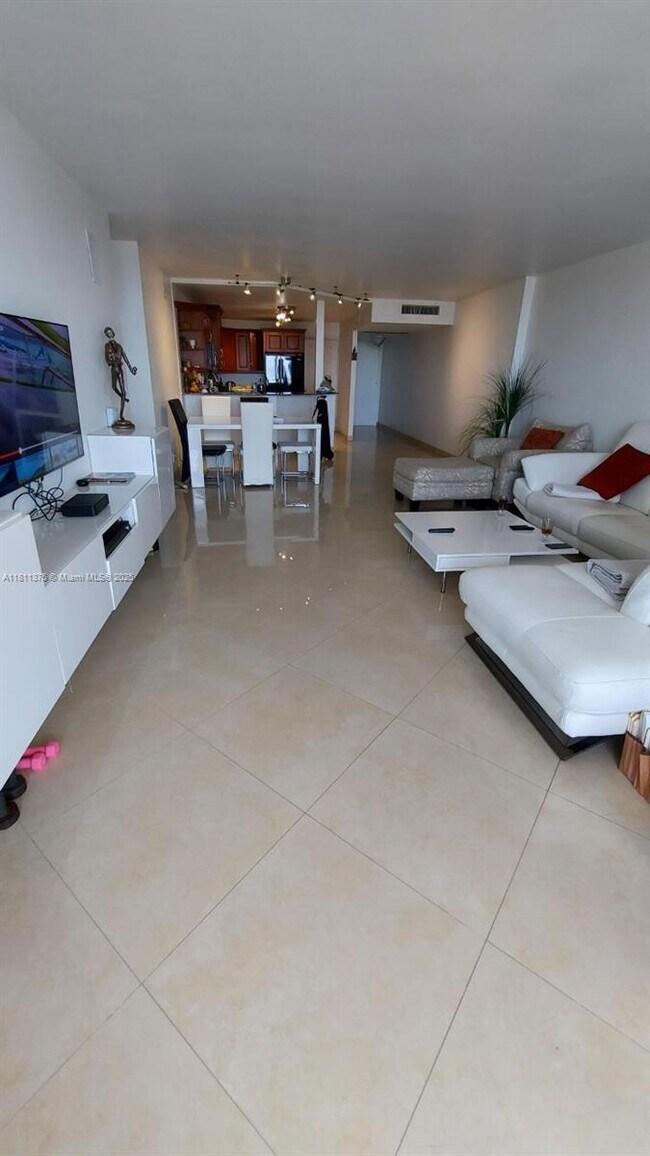 Building Photo - 3140 S Ocean Dr