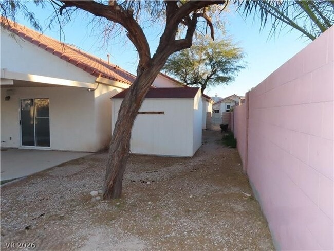 Building Photo - 676 Hitchen Post Dr