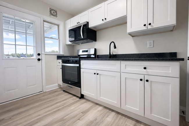 Building Photo - Updated 3BR Home with Finished Basement, & Fenced Yard