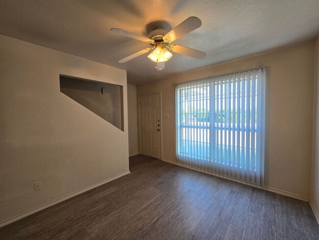 Building Photo - AVAILABLE NOW!