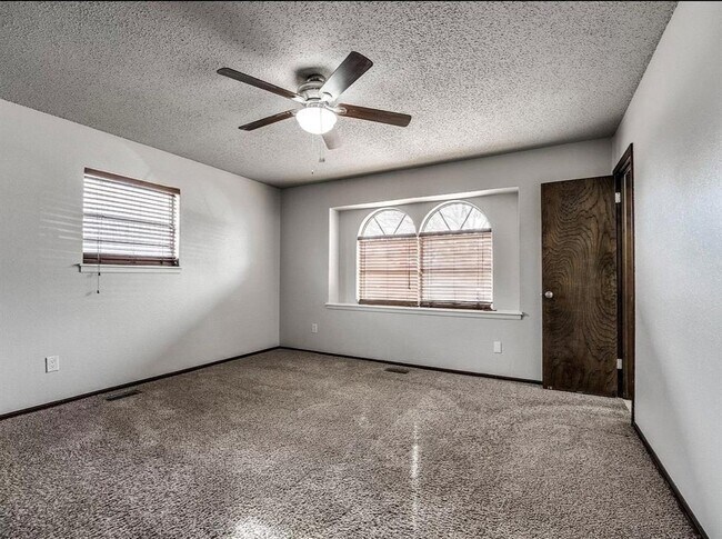 Building Photo - 721 Claremont Dr