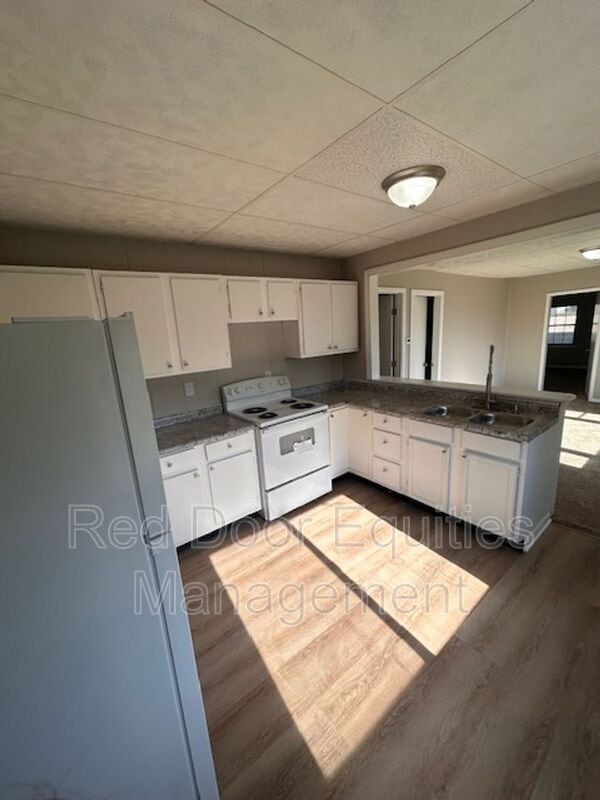 Building Photo - 1400 Cedar Hill Rd