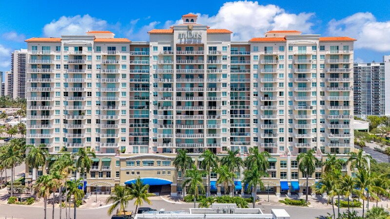 Building Photo - 3020 NE 32nd Ave