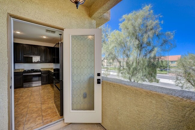 Building Photo - Stylish Tri-Level Home/Tandem Garage in Henderson