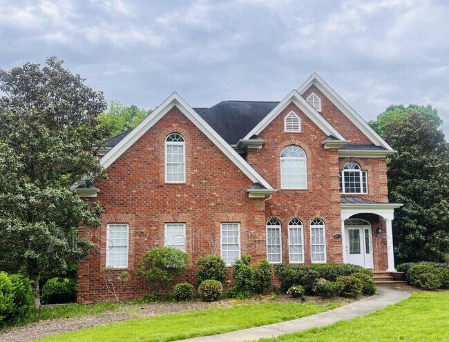 Primary Photo - 2140 Rossmore Rd