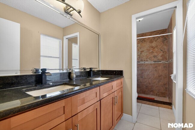 Building Photo - 3BR Modern Orlando 32824 Some Utilities Inc.