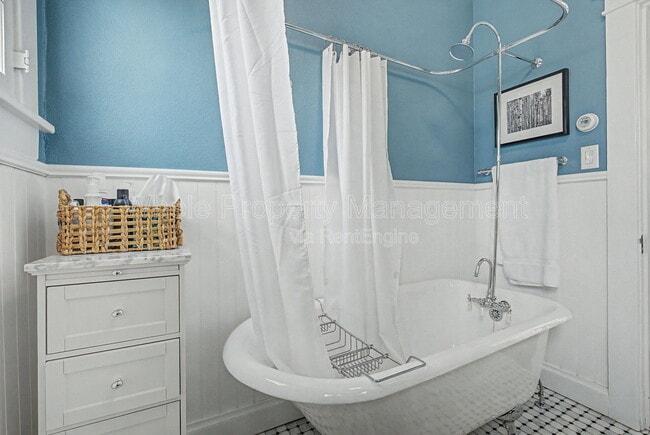 Building Photo - 449 Lafayette St