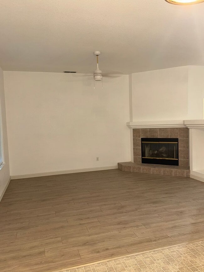 Building Photo - Ready For YOU!