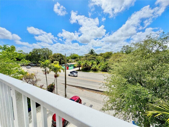 Building Photo - 504 SW 4th Ave