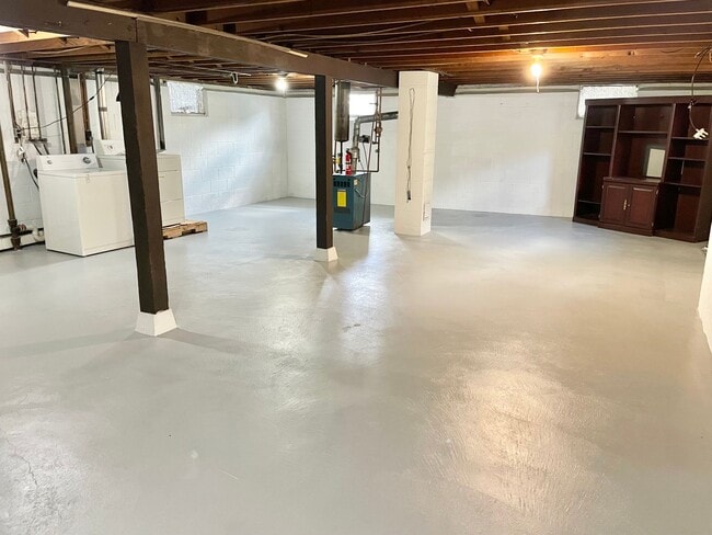Building Photo - 2 Bedroom 1 Bath Duplex - South Fargo
