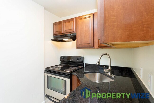 Building Photo - 7241 Holabird Avenue Apt B