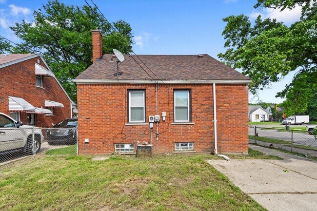 Building Photo - 19953 Regent Dr