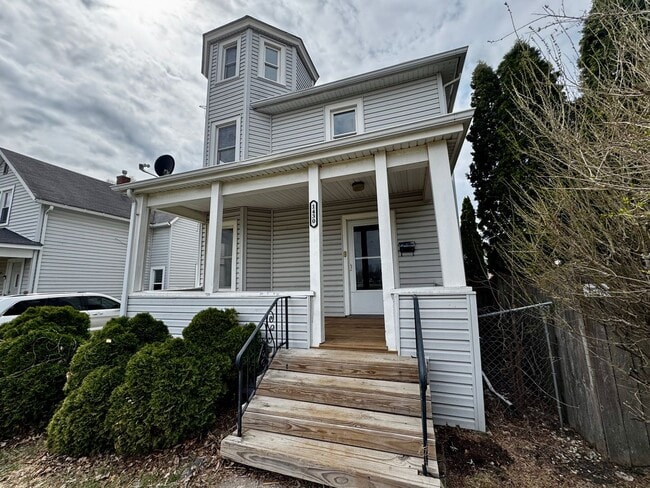 Building Photo - 5 Bed + Bonus Room House | Across from Park | 3 Stories | $1,450