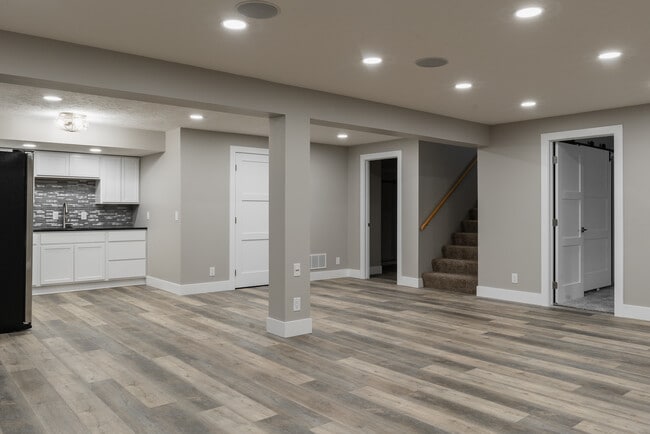 Building Photo - 7337 Collister Rd