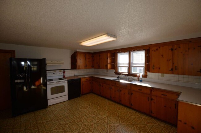 Building Photo - 2841 Bloomer Springs Rd