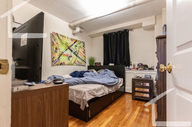 Building Photo - Ground Level Two Bedroom