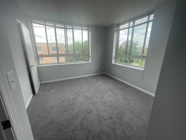 Building Photo - 355 I St SW