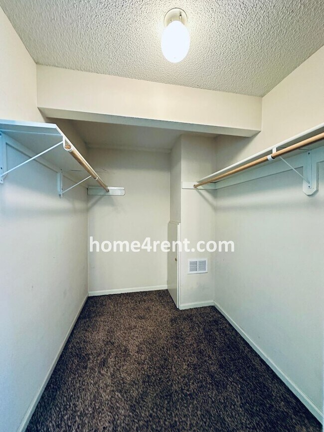Building Photo - Overland Park Raised Ranch, Primary Suite ...