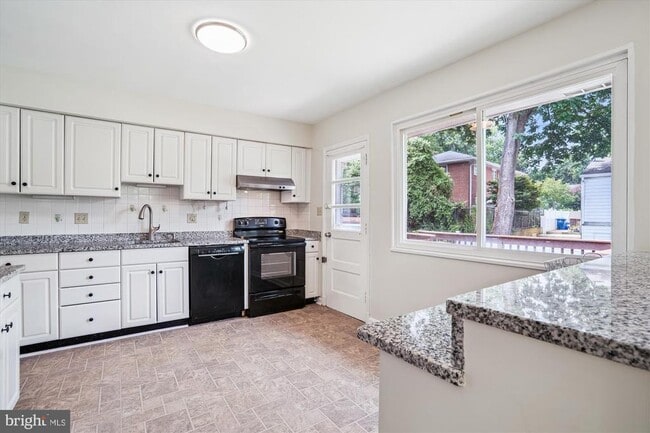 Building Photo - 4503 Traymore St