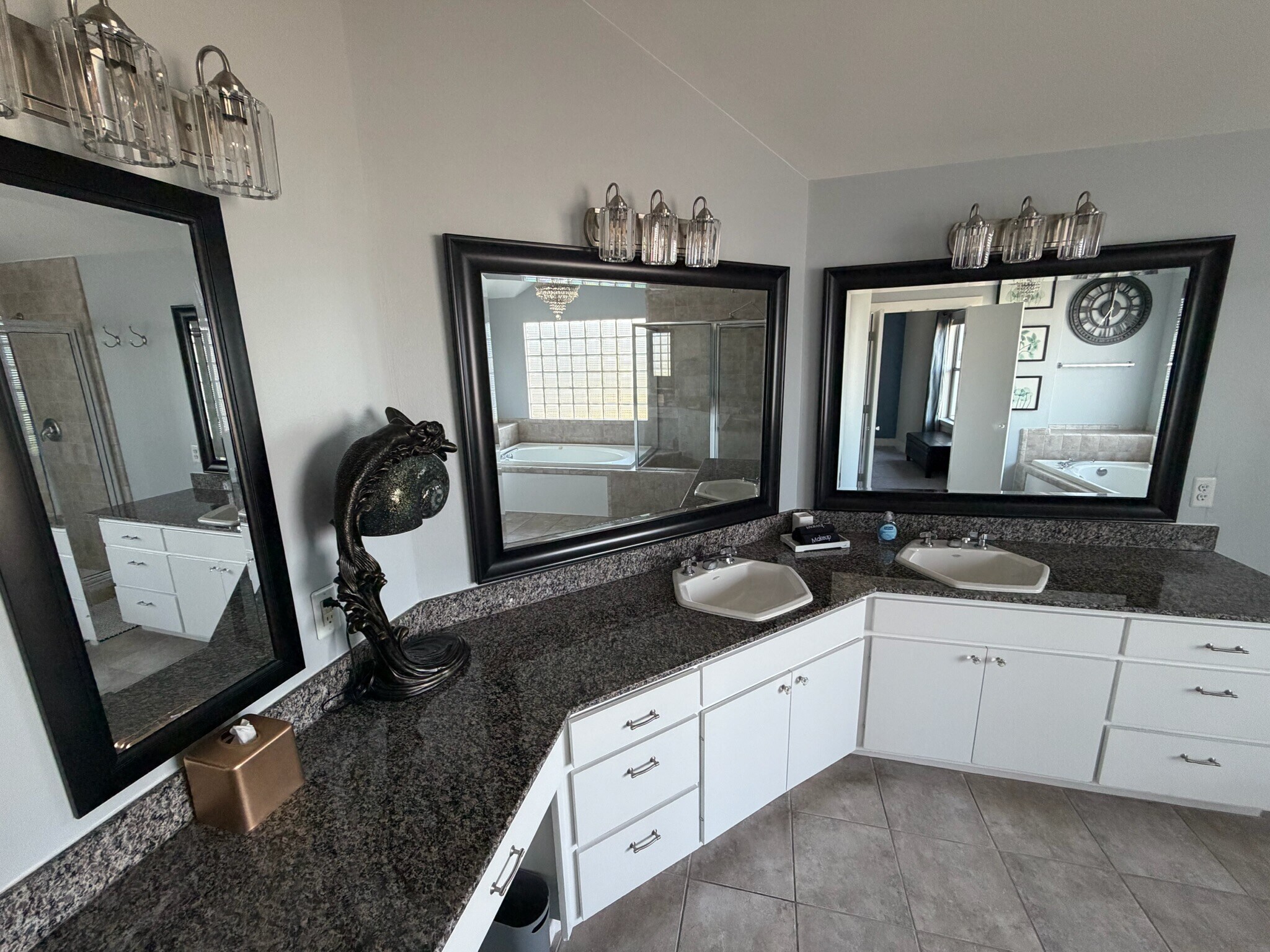 Building Photo - 5810 Darling St