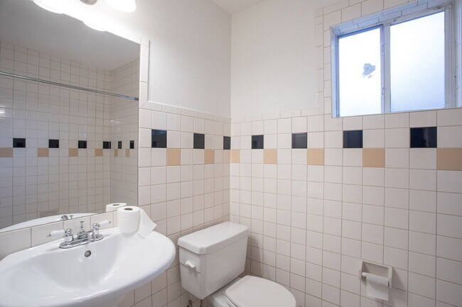 Building Photo - 2416 S 5th St