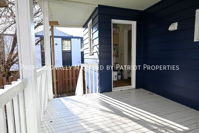 Building Photo - 405 W Main St