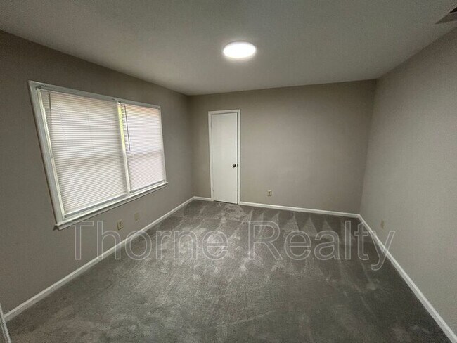Building Photo - 2265 Sherwood Ave
