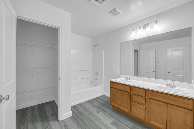 Building Photo - 5 br, 3 bath House - 9835 Colenso Ct