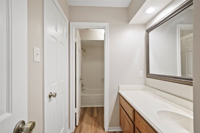Building Photo - 2402 Brookdale Dr