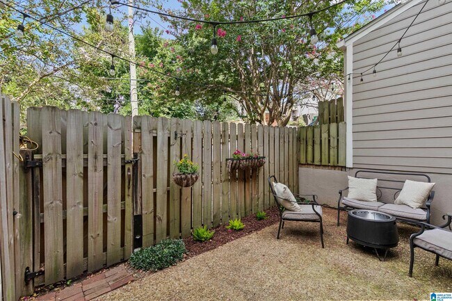 Building Photo - 1227 33rd St S